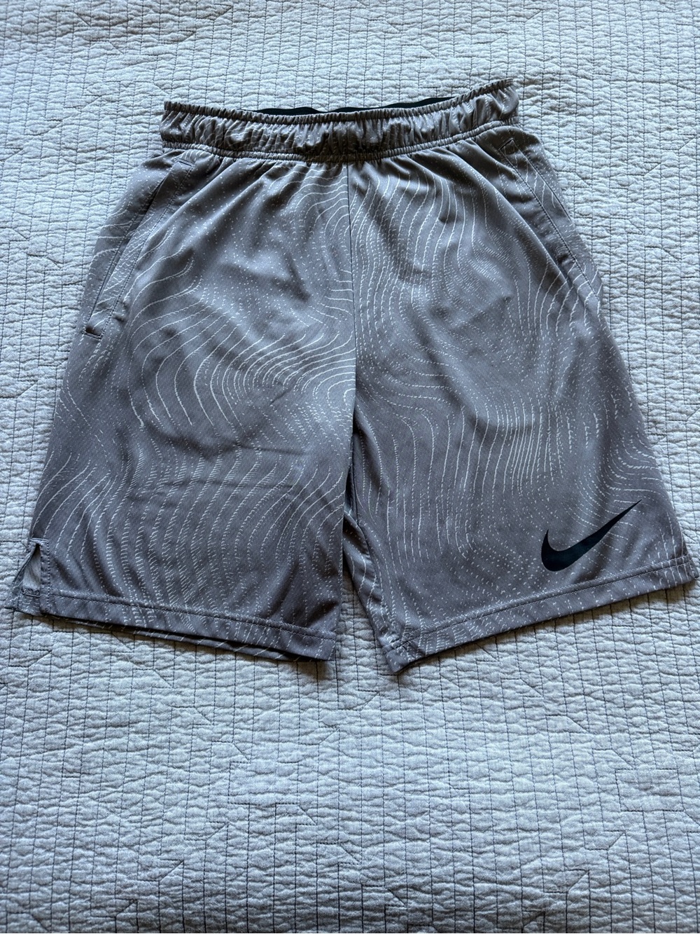 Nike Gray Wave Print Dri-FIT Athletic Shorts with Swoosh | Men’s Small